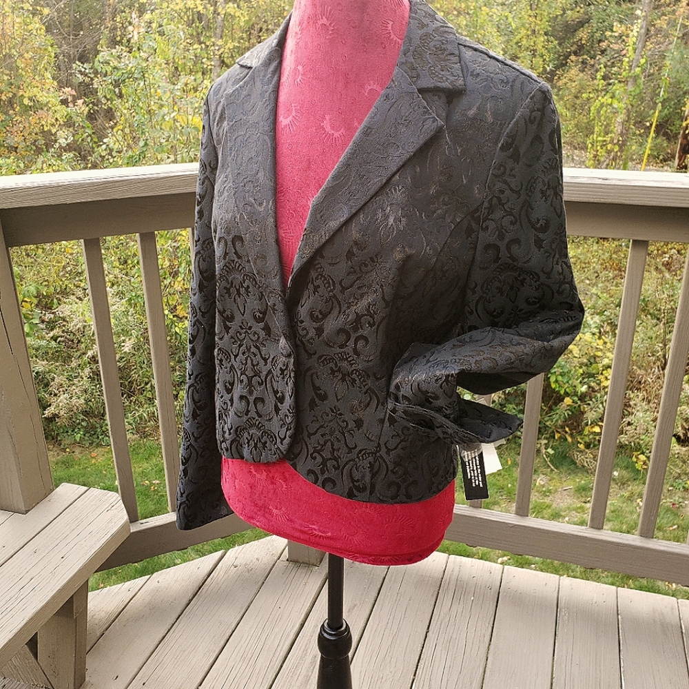 Elegant Black Jacquard size 8 Jacket